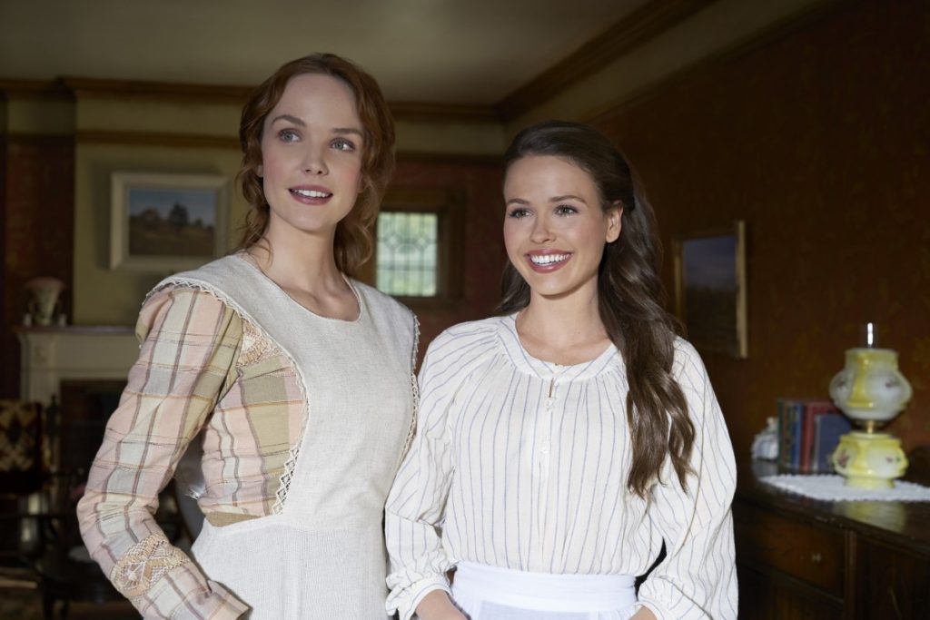 Grace (Jocelyn Hudon) and Lillian (Morgan Kohan)