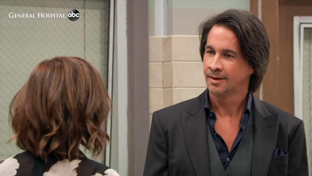 Dr. Hamilton Finn (Michael Easton)