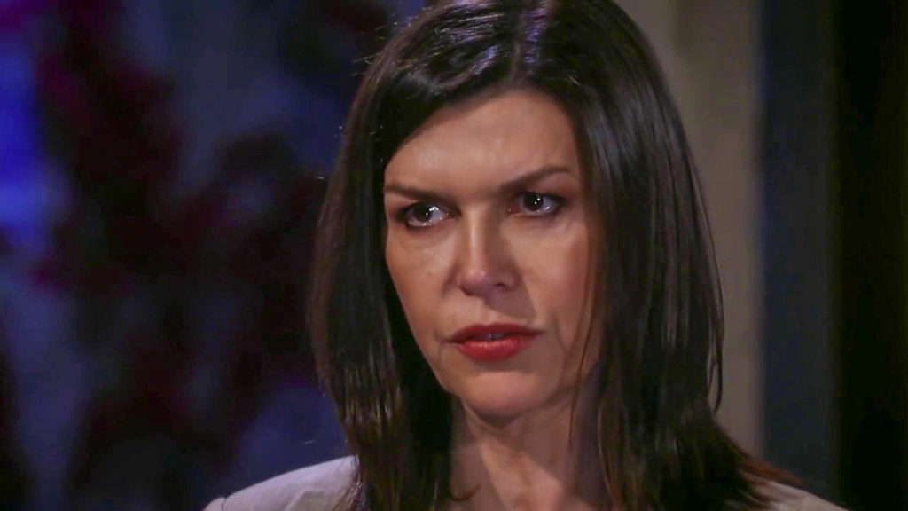 Anna Devane (Finola Hughes)