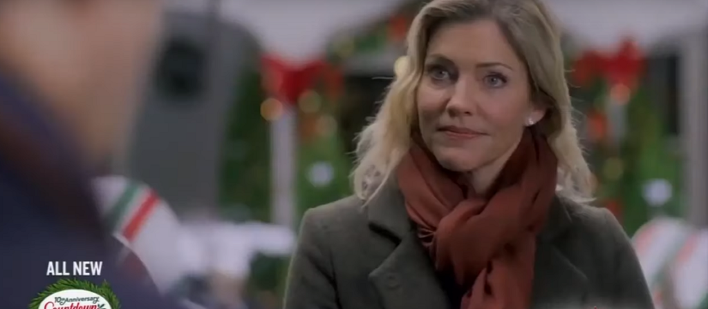 Hallmark Channel News: Tricia Helfer & Eric Mabius Star In Heartwarming Holiday Film – It’s Beginning To Look A Lot Like Christmas