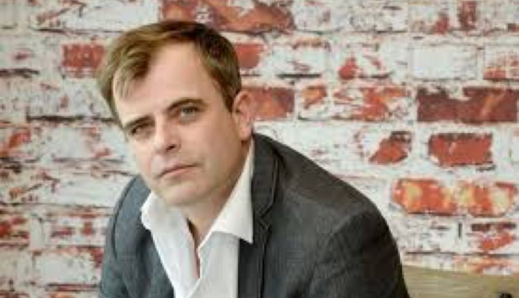 Corrie-spoilers-Simon-Gregson-dishes1