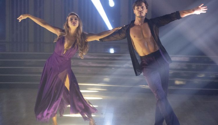 DOOL Chrishell Stause DWTS1