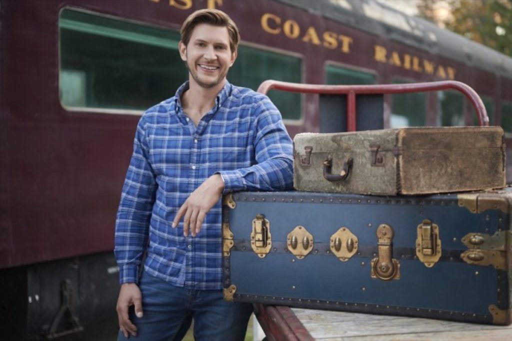 Hallmark Channel News: Finding The Way Home In ‘Cross Country Christmas’, Starring Rachael Leigh Cook – Details Here