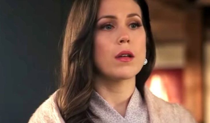 When Calls The Heart season 8- Elizabeth Thornton (Erin Krakow)