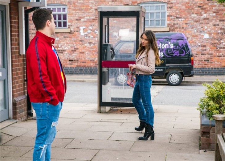 Coronation Street Spoilers: Daisy Midgley Seduces Drunk Ryan Connor