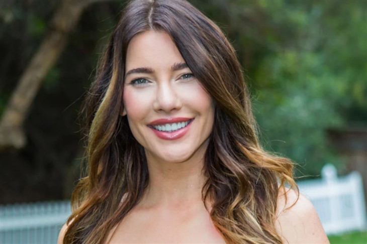 B&B Spoilers: Is Pregnant Jacqueline MacInnes Wood Leaving?