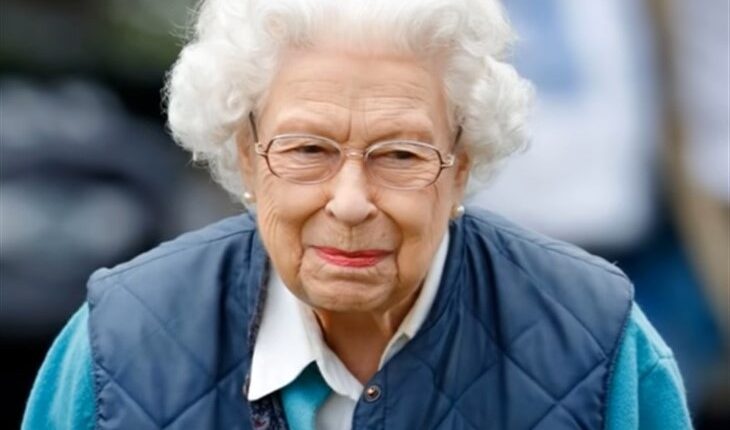 queen-elizabeth-celebrating-the-soaps