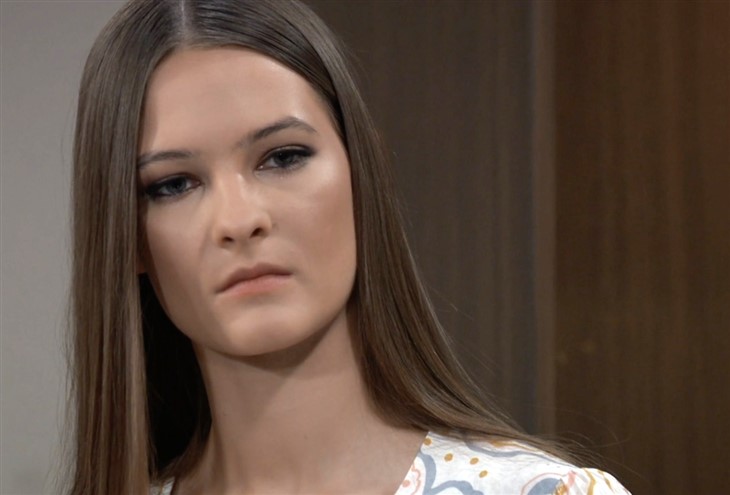 General Hospital: Esme Prince (Avery Kristen Pohl)