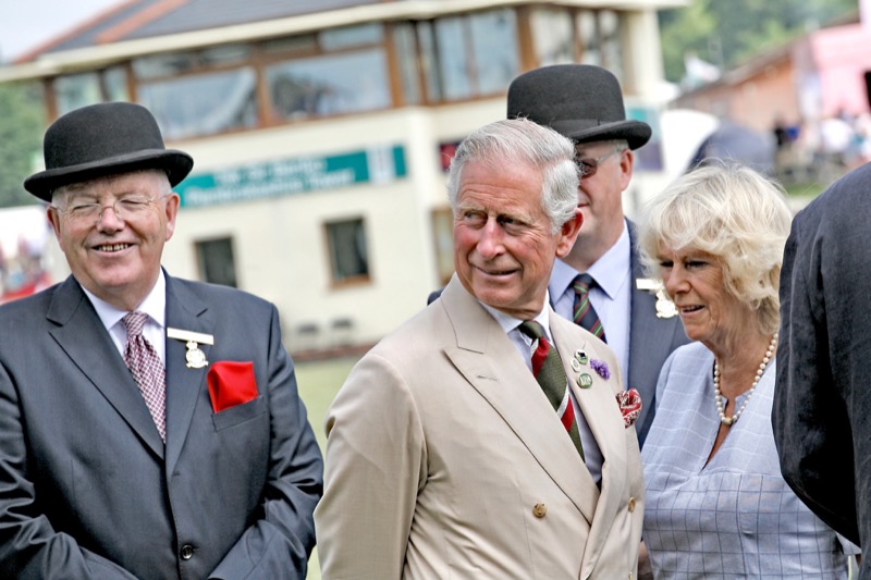 Royal Expert Says Prince Charles' Behavior Towards The Sussexes Made Them Feel “Slighted”