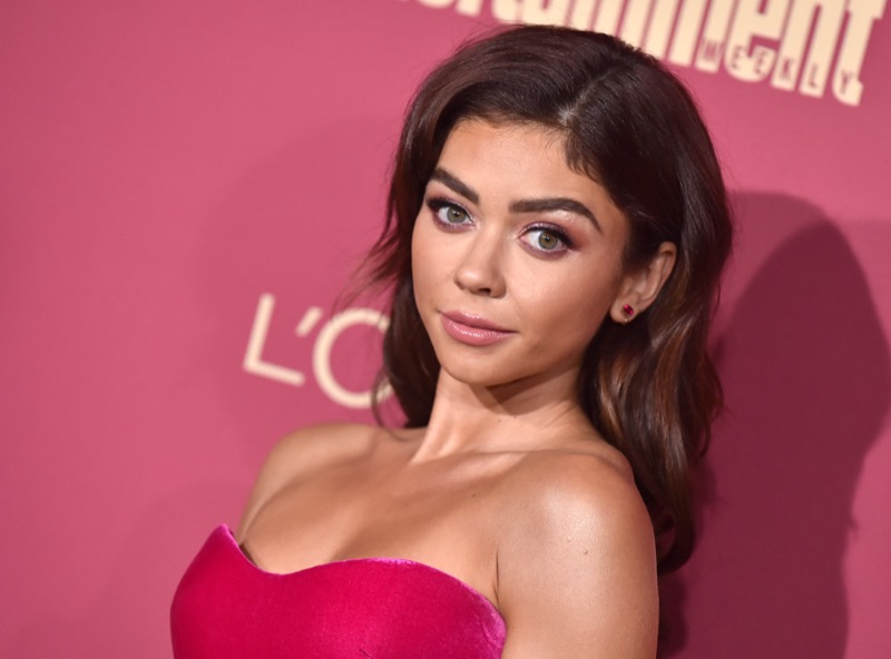 ‘Modern Family’ Star Sarah Hyland Hosts ‘Love Island USA’