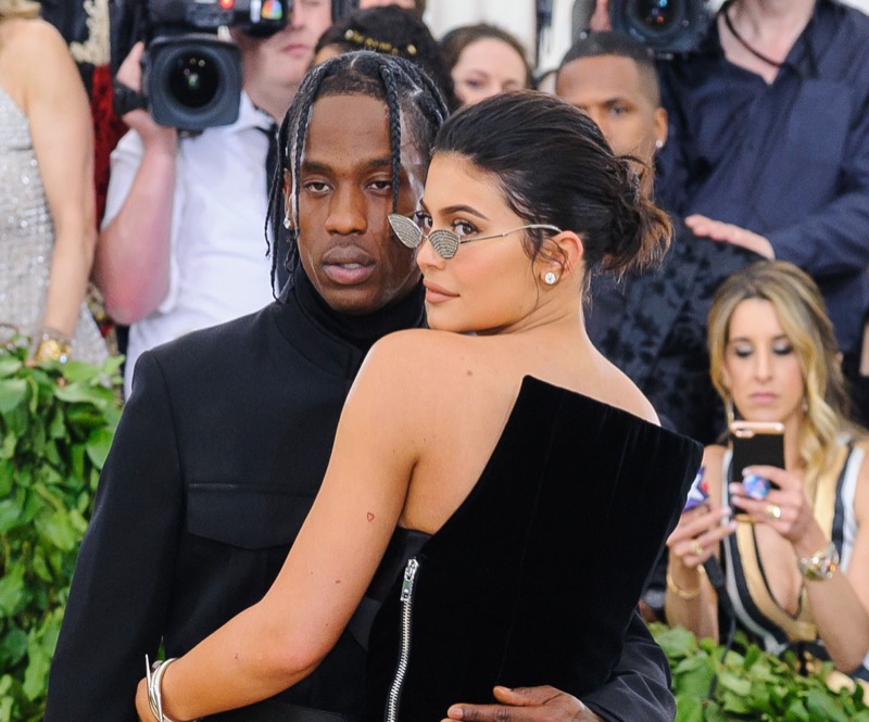 Kylie Jenner And Travis Scott Canoodle On Date As Stormi 4 Posts First Tiktok 