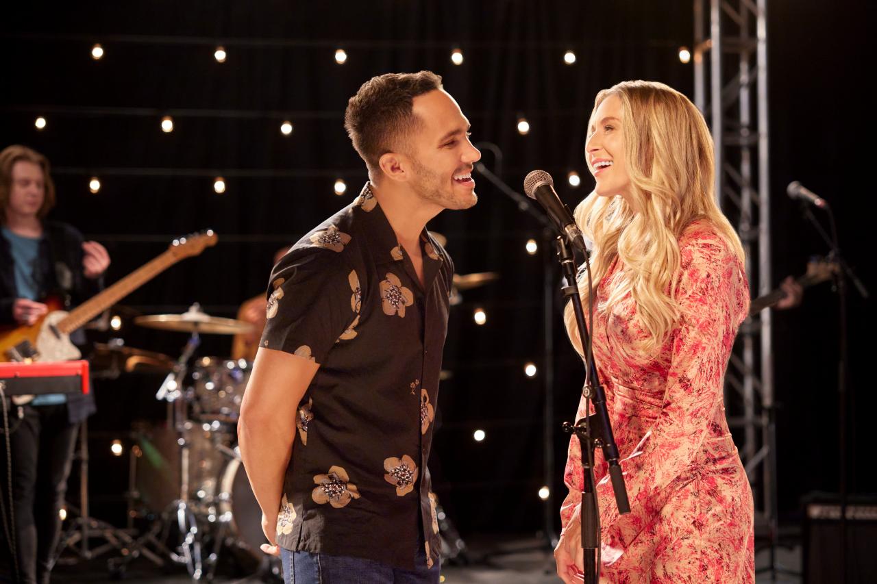 Alexa PenaVega and Carlos PenaVega find Love in the Limelight on Hallmark Channel