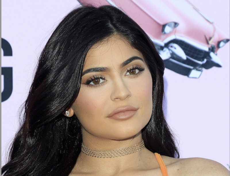 Kylie Jenner Feuds With Kendall, Ignores Daughter Stormi In Viral Video!