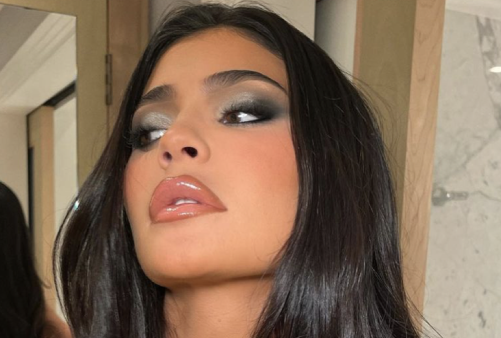 Kylie Jenner SLAMS Claims Of Gaslighting Fans!