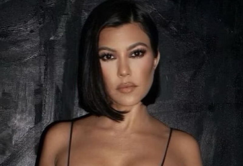 Kourtney Kardashian Shows Instagram Her PDA-Powered Travis Barker Tour Wife Life!