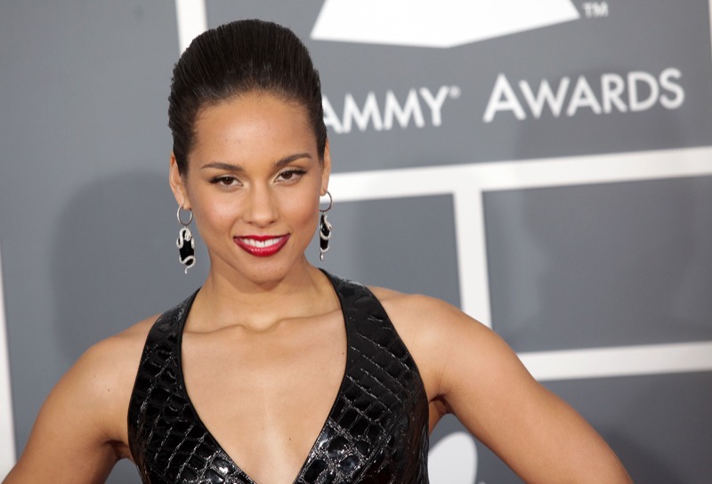 Alicia Keys Responds To Video Of Fan Grabbing And Kissing Her During A Performance