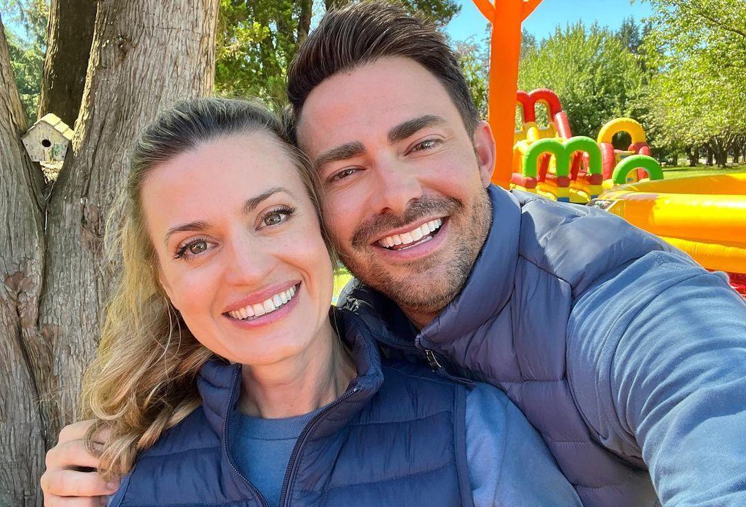 Brooke D’Orsay and Jonathan Bennett in Wedding of a Lifetime on Hallmark