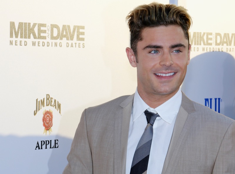 Zac Efron And Chris Hemsworth Confess Hardest Part Of Building Baywatch And Thor Bodies!