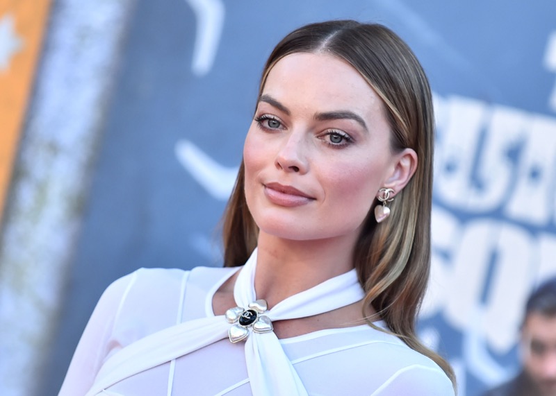 Margot Robbie Wipes Away Tears Leaving Troubled Friend Cara Delevingne: What's Wrong?!