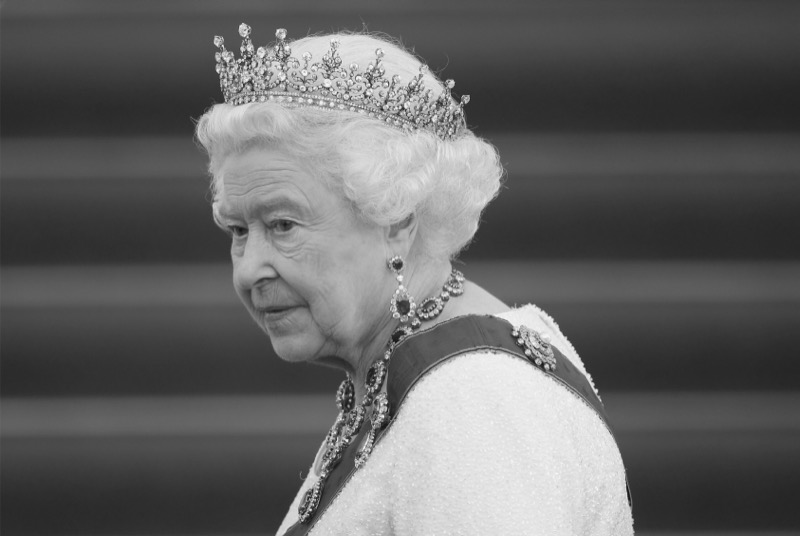 Royal Family News: Will Queen Elizabeth Be Buried With Her Crown, Or Simply a Wedding Band?