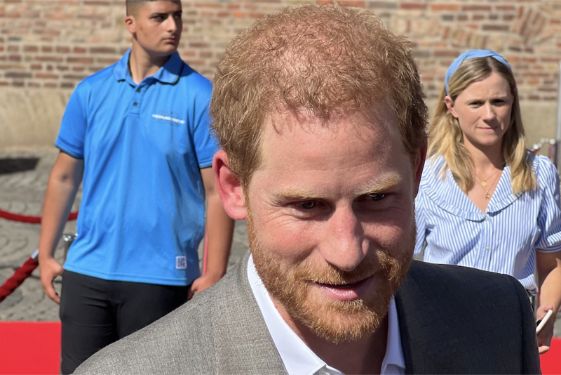 Royal Family News: Expert Claims Prince Harry Is Needy And Clings To Meghan Markle