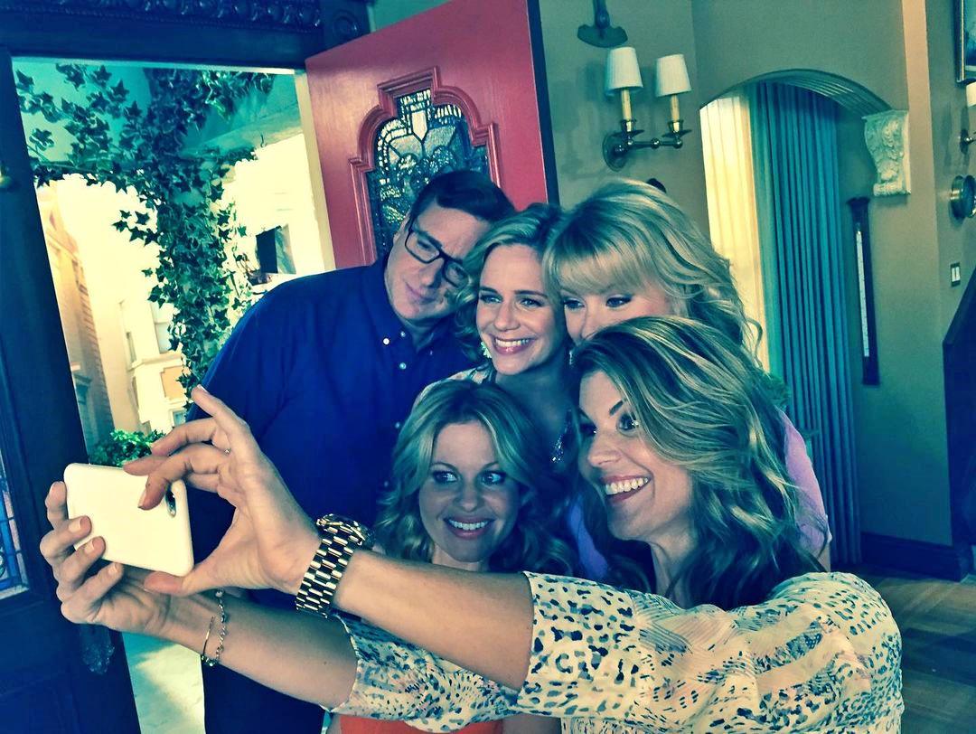 Fuller House stars including Bob Saget and Jodie Sweetin