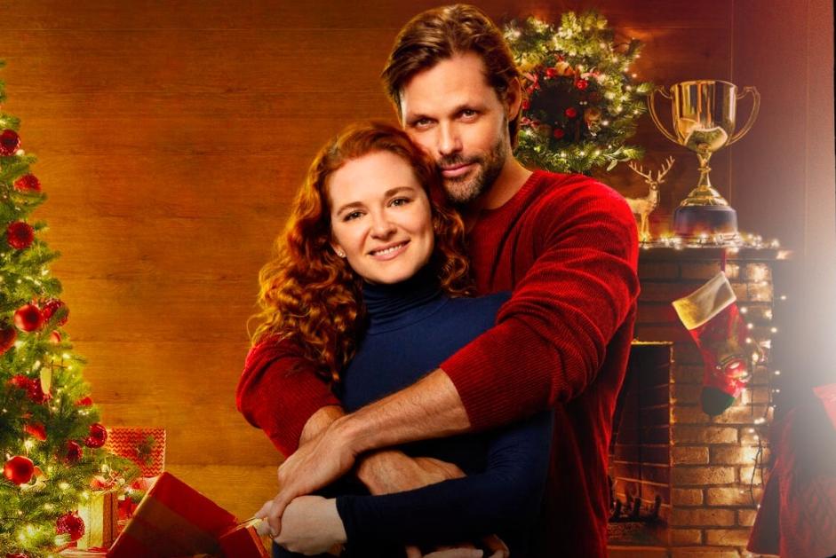 Grey’s Anatomy stars Sarah Drew and Justin Bruening star in Reindeer Games Homecoming on Lifetime.