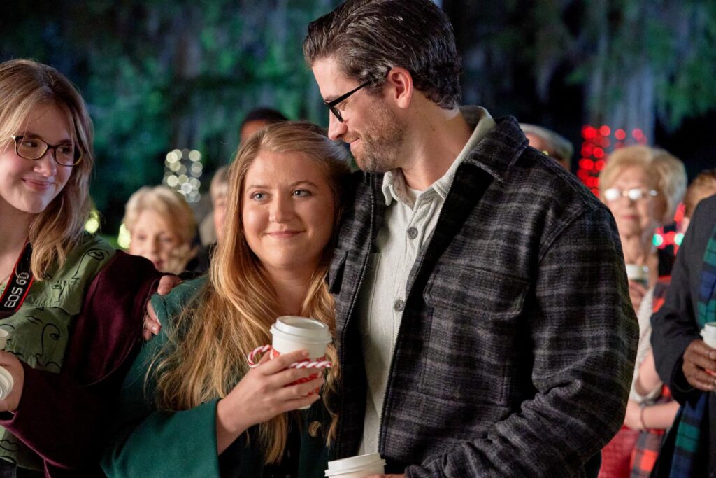 Jaicy Elliot & Bruce Campbell In My Southern Family Christmas On Hallmark