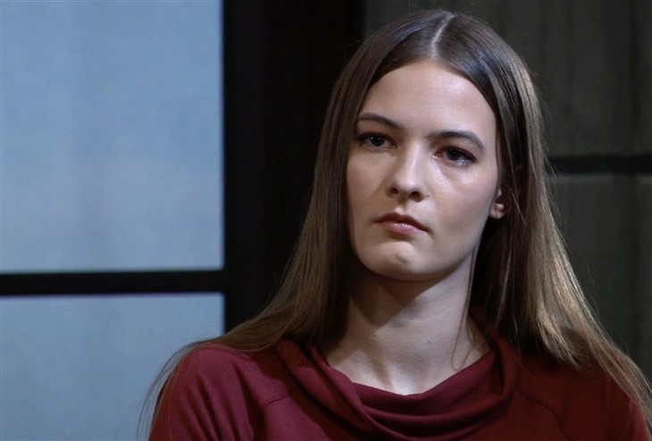 General Hospital: Esme Prince (Avery Kristen Pohl)