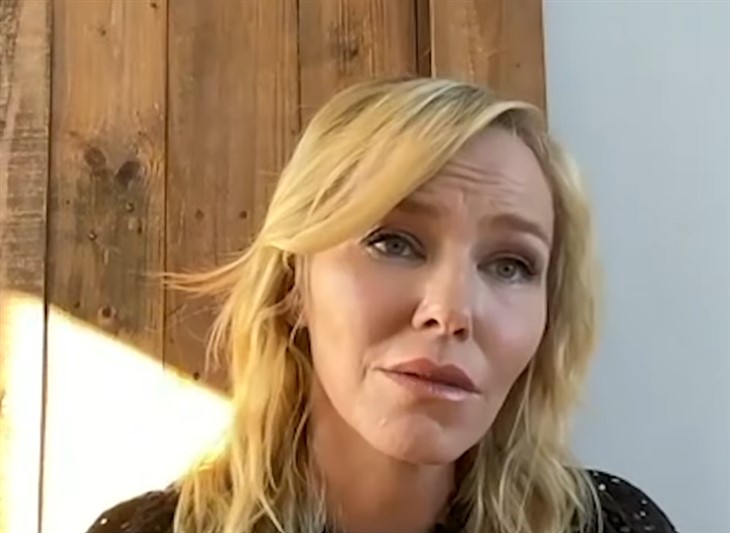 Kelli Giddish 