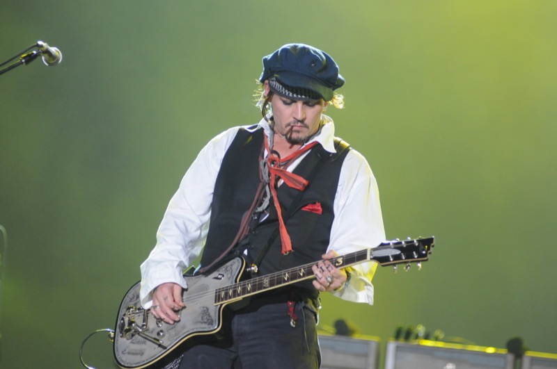 Johnny Depp Heartbroken After BFF Guitarist Jeff Beck Dies