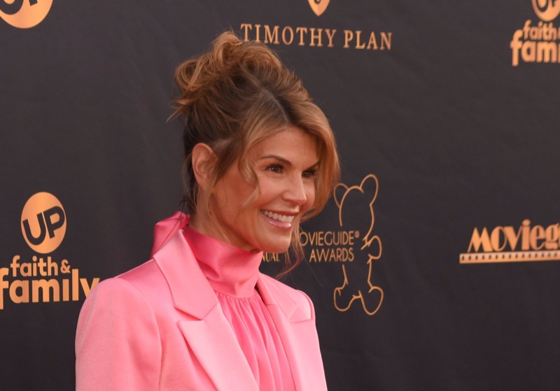 Lori Loughlin Proudly Poses At First Awards Show Since College Admissions Scandal