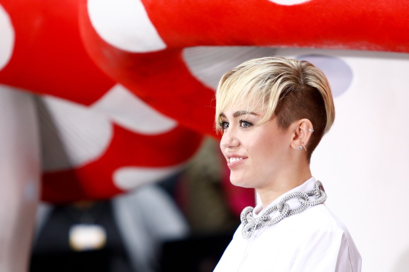 Miley Cyrus Thrills Fans With New Look At Her Upcoming Album