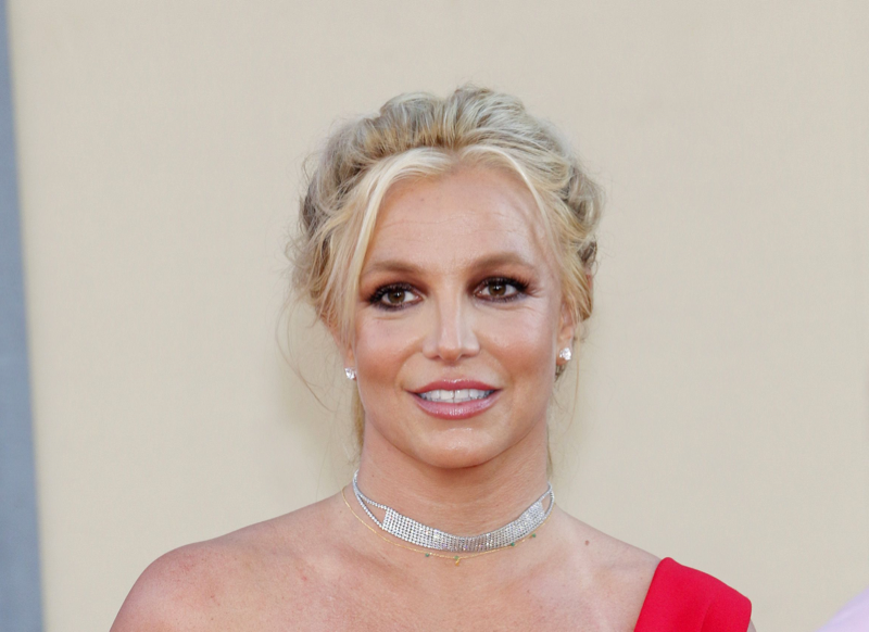 Britney Spears Ditches Her Wedding Ring And Gets Up Close And Personal With Her Bodyguard