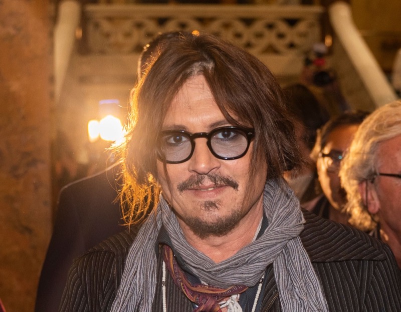 Johnny Depp Intends To Purchase UK Pub