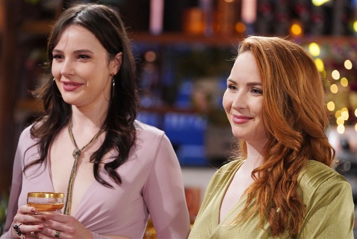 The Young And The Restless: Mariah Copeland (Camryn Grimes) Tessa Porter (Cait Fairbanks)