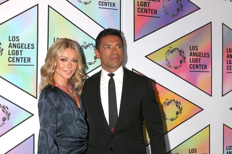 Kelly Ripa And Mark Consuelos Slammed For Being Boring On Their Live! Show