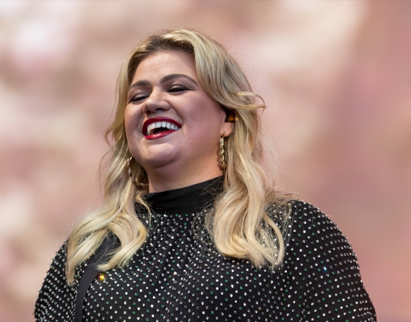 Kelly Clarkson Is Feeling The Toxic Shock