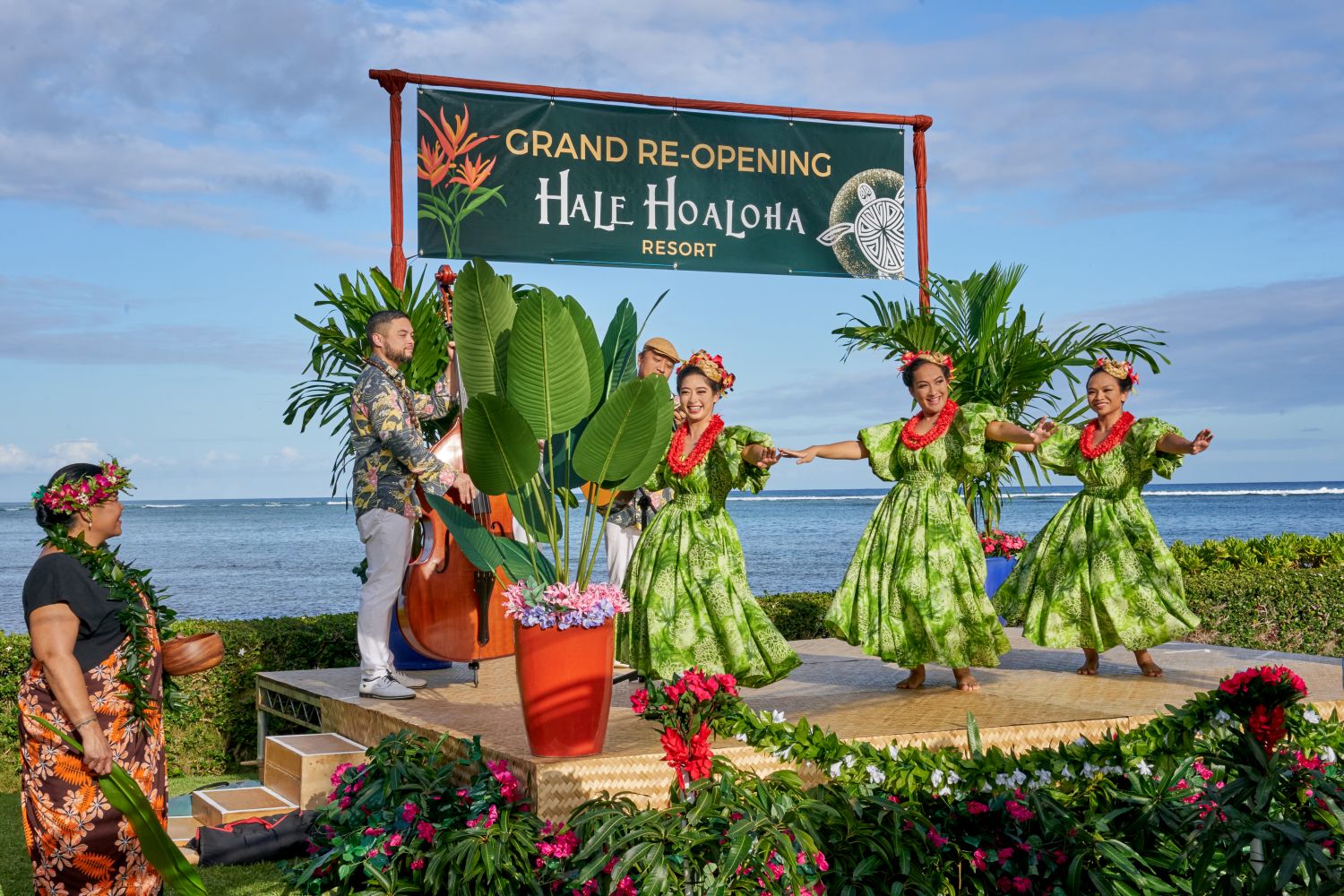 Taylor Cole And Kanoa Goo Share Aloha Heart On Hallmark Channel This Summer