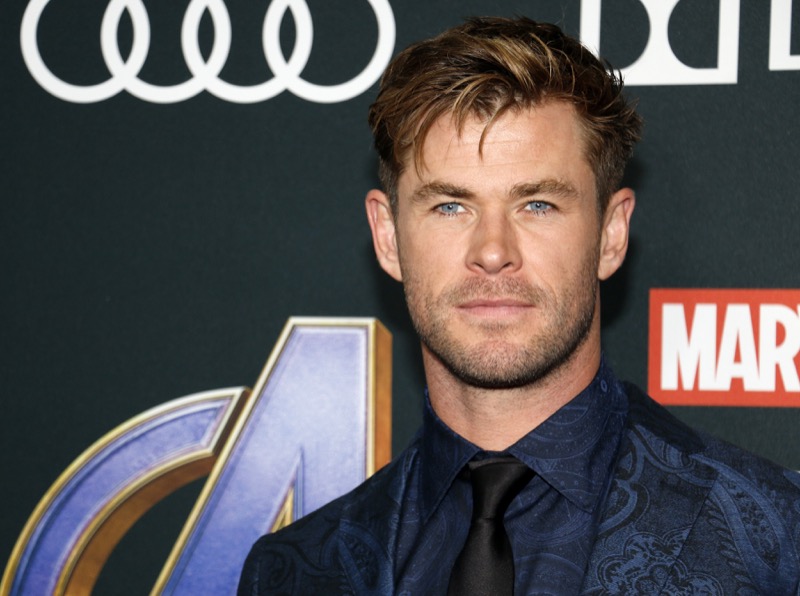 Chris Hemsworth Corrects Headlines Surrounding His Alzheimer's Risk