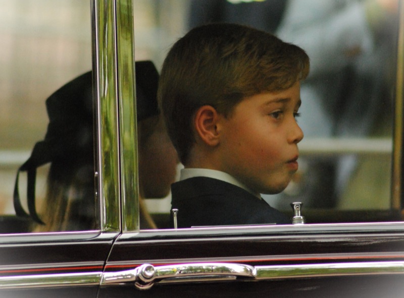 Royal Family News: Signs That Prince George Already Feeling His Destiny “Too Burdensome?”