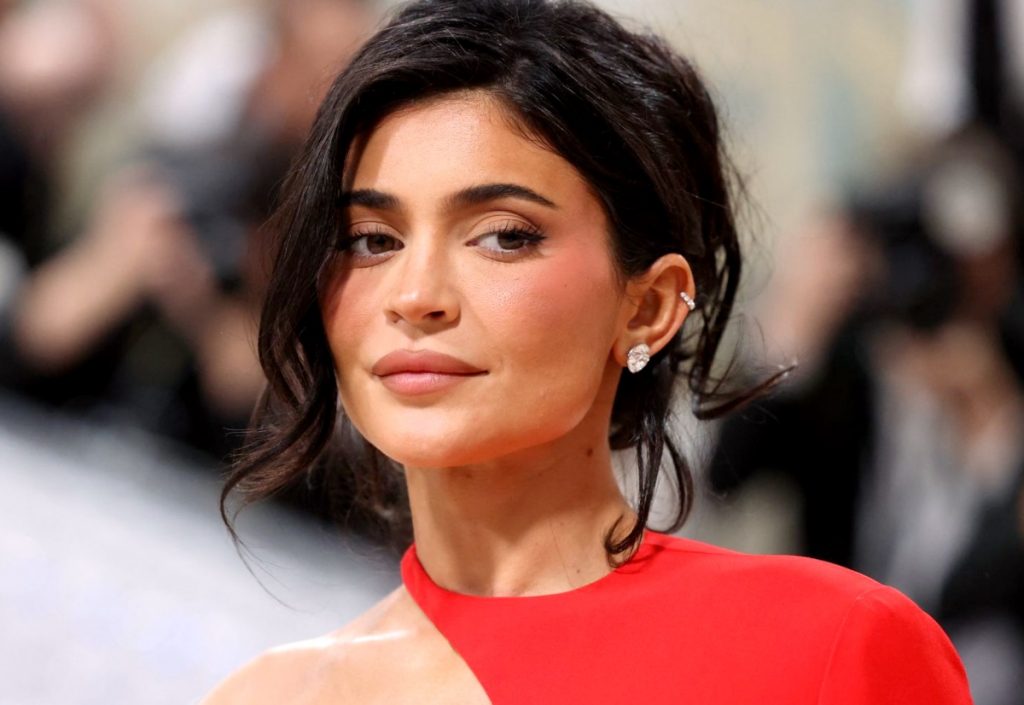 Kylie Jenner Reunites With Jordyn Woods, Sparks Backlash