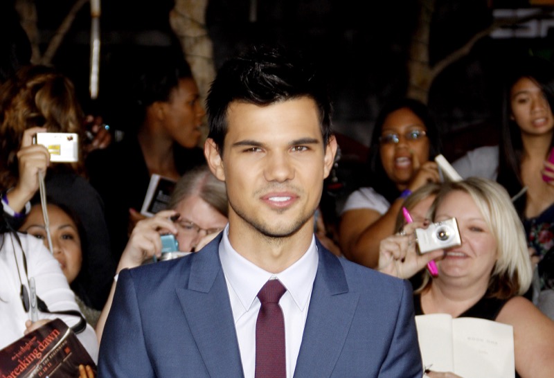 Taylor Lautner Ponders On The Impacts Paparazzi Photos Had On His Self-Esteem