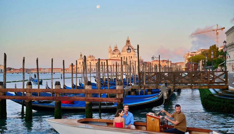 A Very Venice Romance Final Image Assets