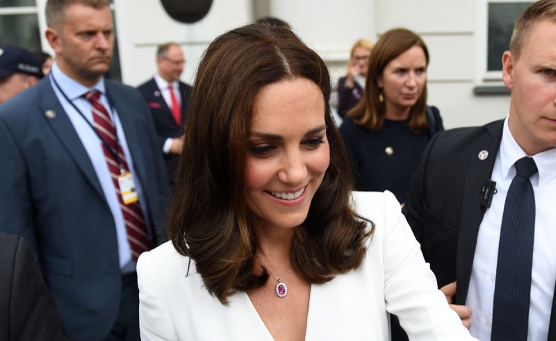 Kate Middleton Feels Like Someone Is Stabbing Her In The Back