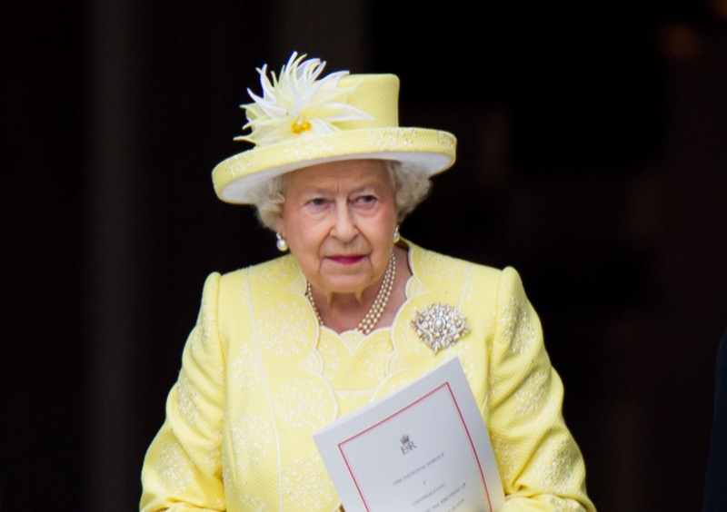 That Time Queen Elizabeth Ran Down A Hallway With Butler Hot on her Heels!