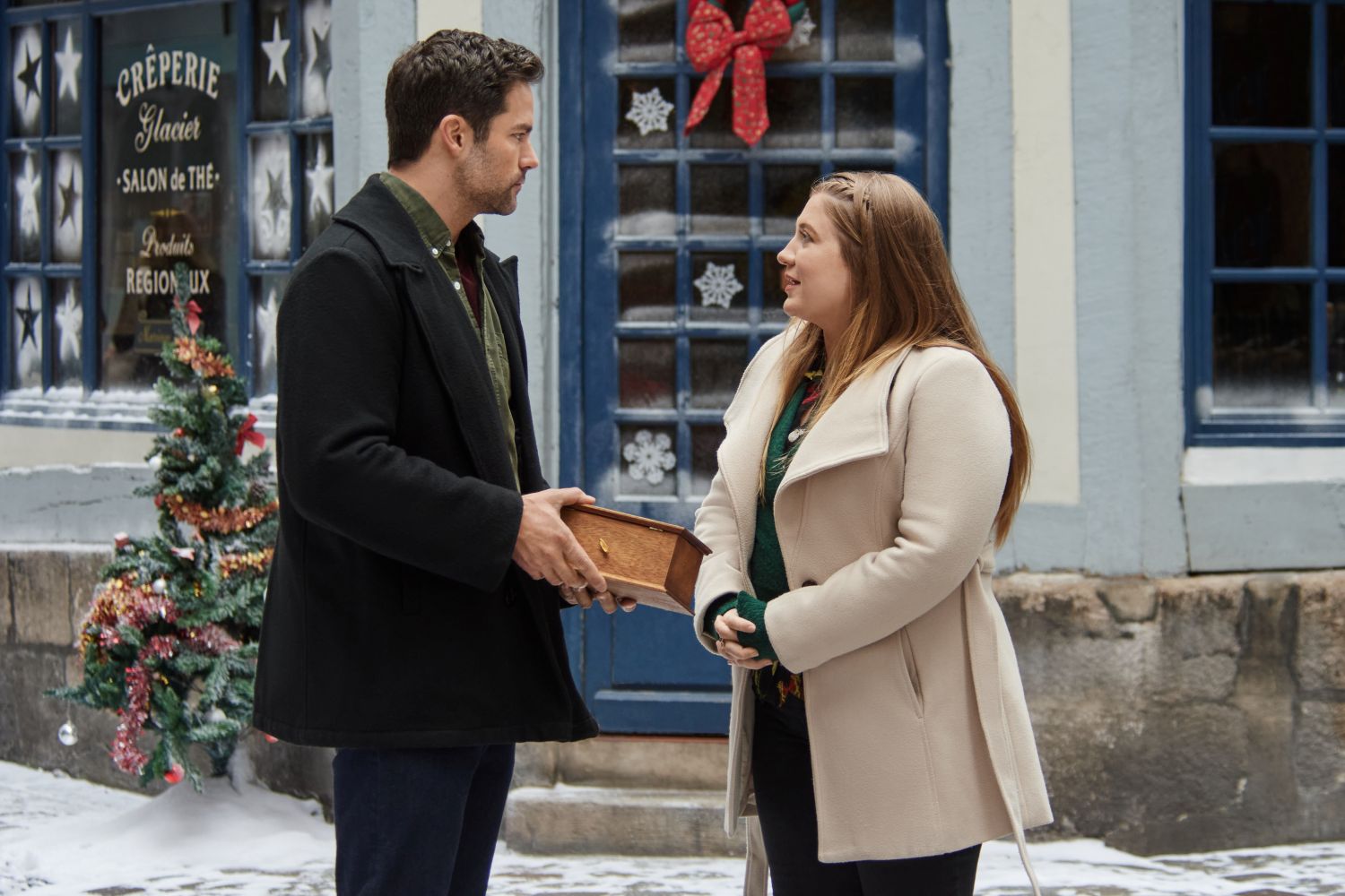 Jaicy Elliot & Brant Daugherty Find True Love In Joyeux Noel On Hallmark