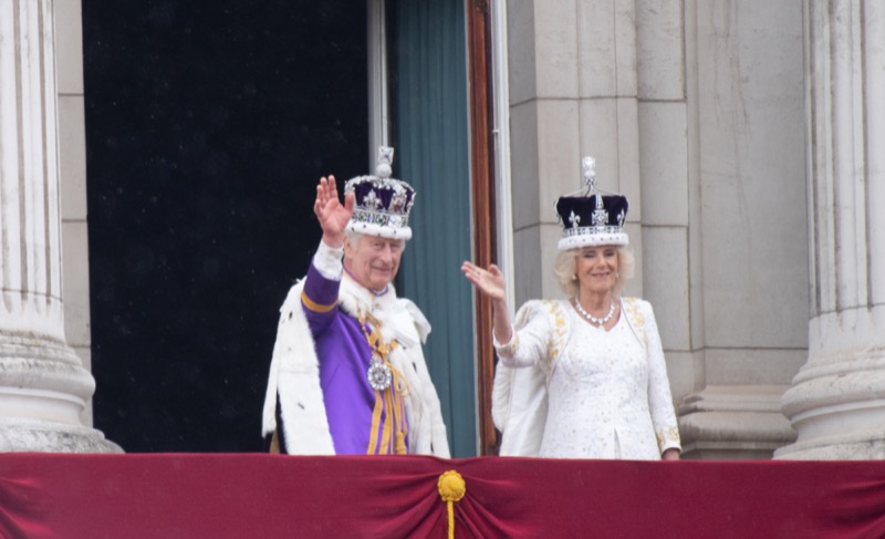 The Royals Want The York Sisters To Keep Their Distance From Prince Harry