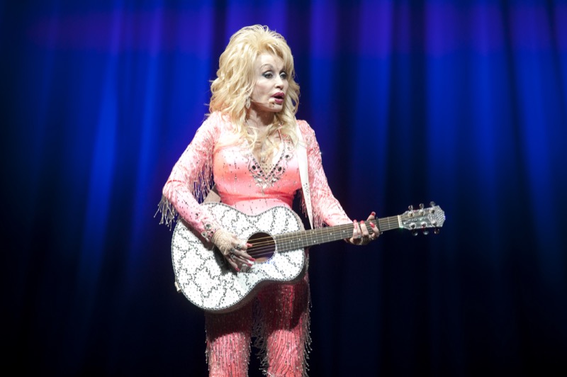 Dolly Parton Is Very Much Aware of Her Looks And Won't Be Caught Without Makeup