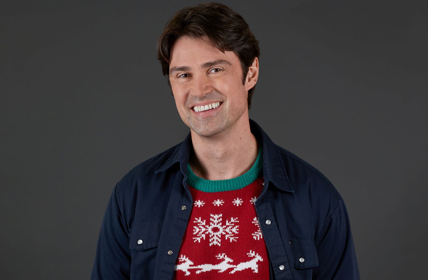 Friends Find Love On A Road Trip In Everything Christmas On Hallmark